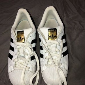 Adidas superstars